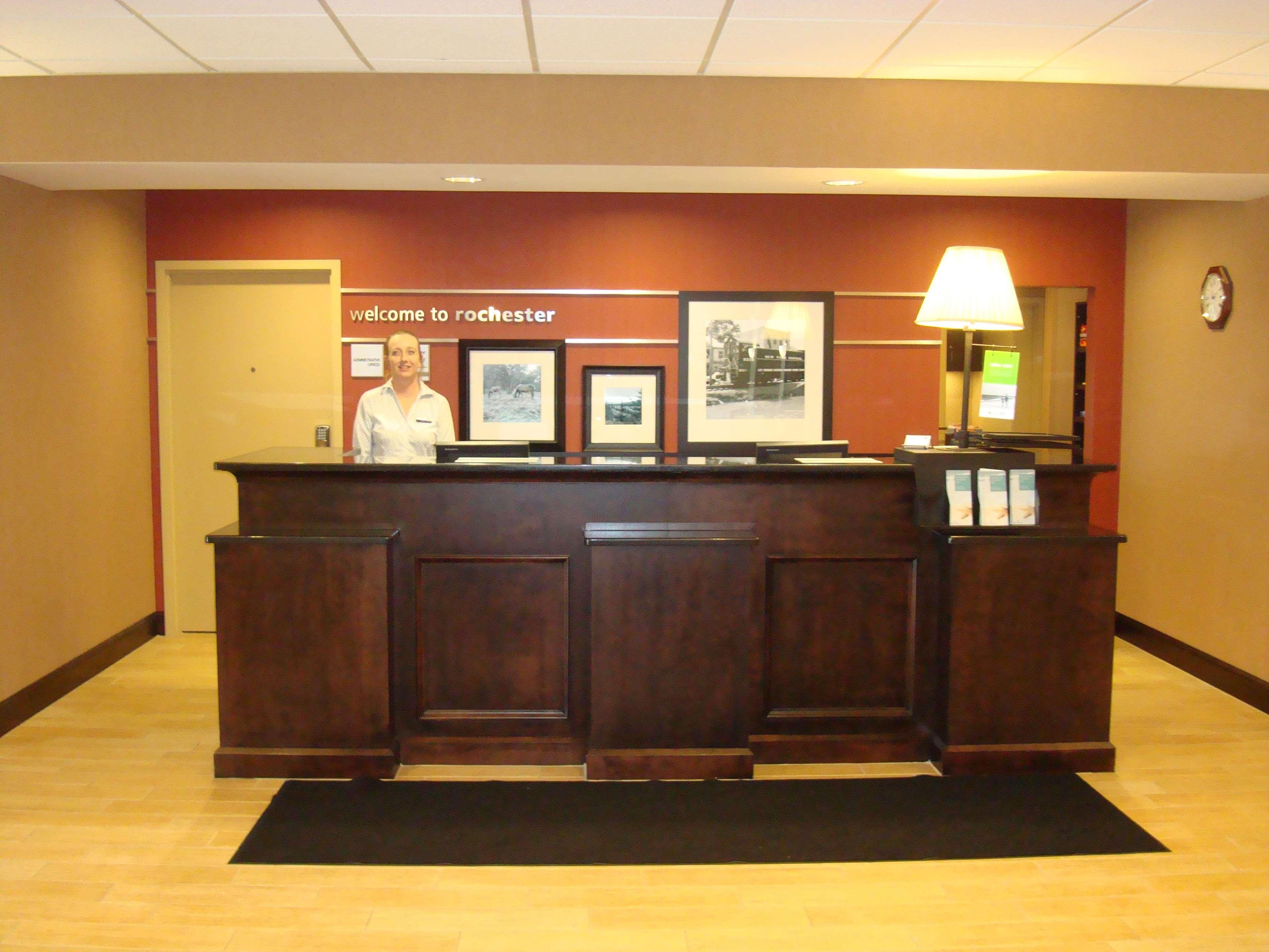 Hampton Inn & Suites Rochester-North Interior photo