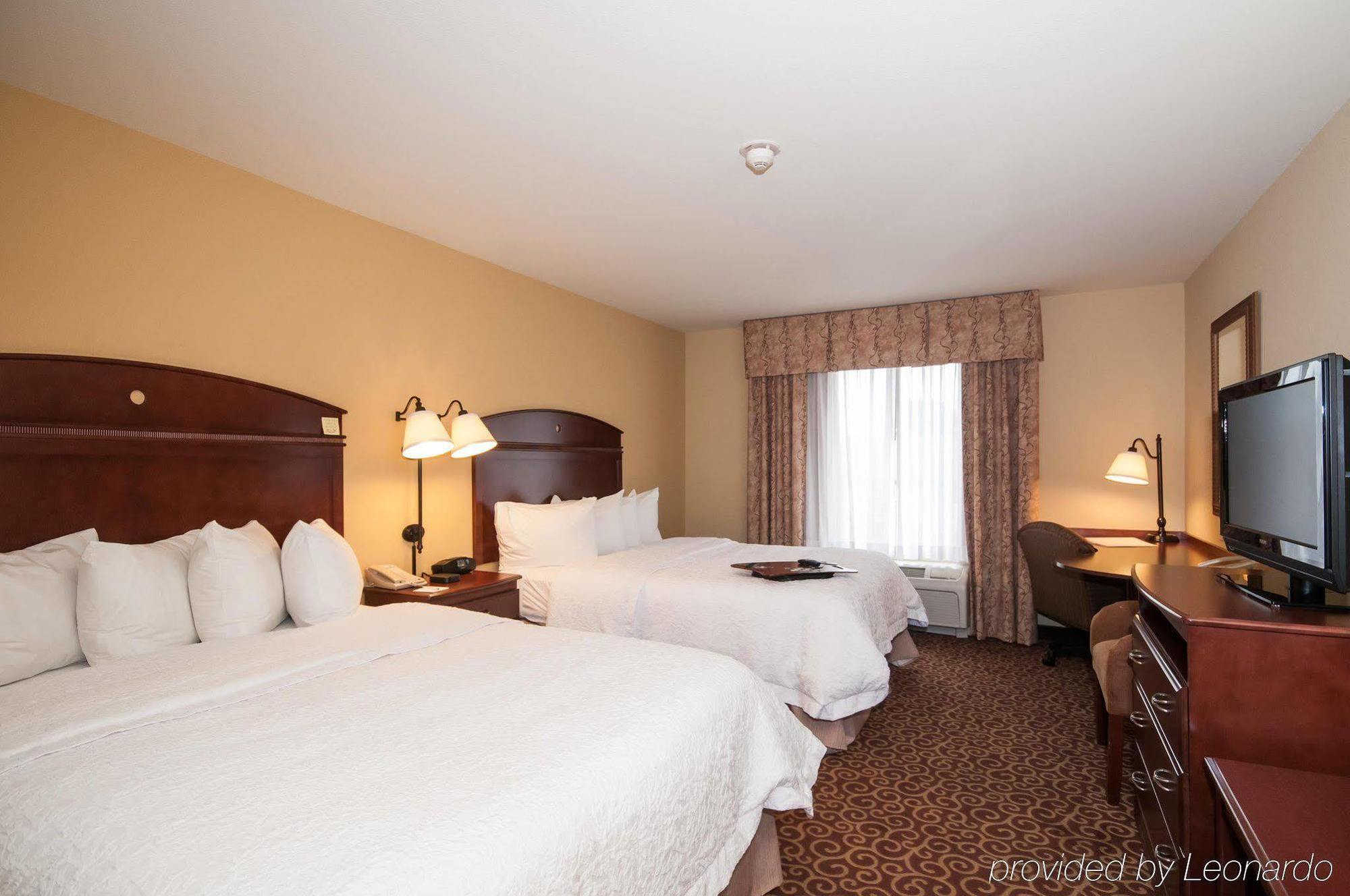 Hampton Inn & Suites Rochester-North Exterior photo