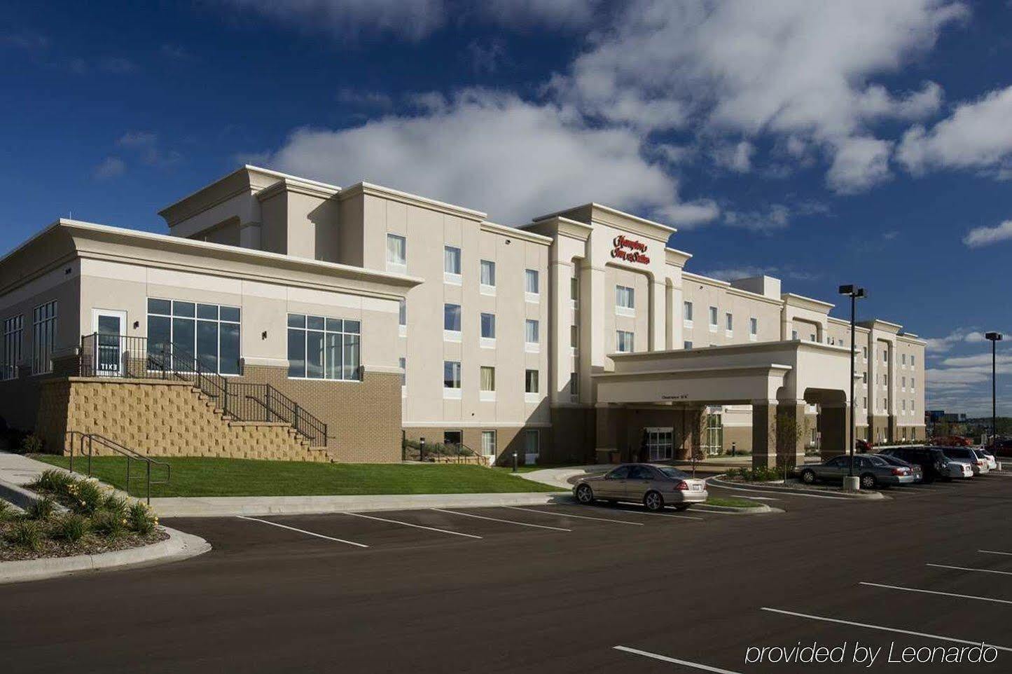 Hampton Inn & Suites Rochester-North Exterior photo